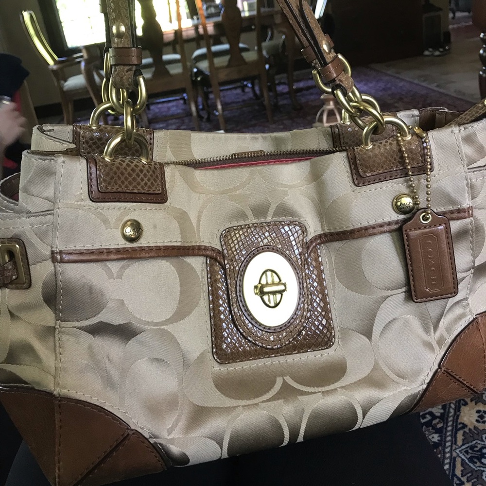 Coach Peyton purse!